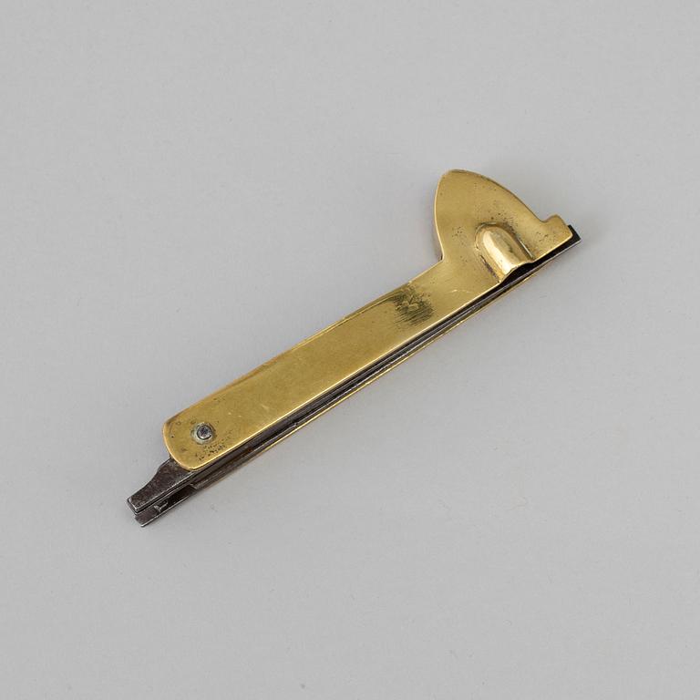 A 18th century medical instrument.