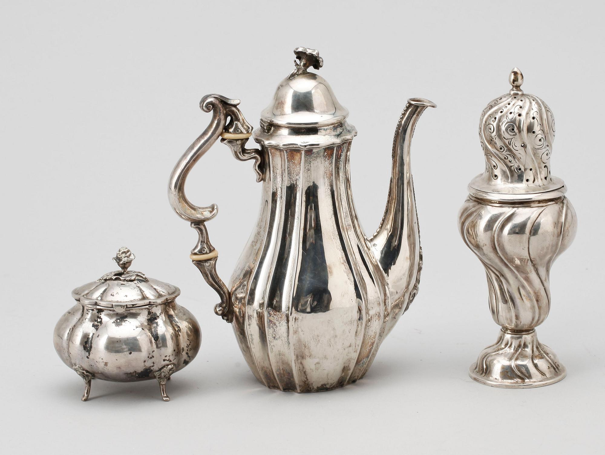 PARTI SILVERFÖREMÅL, 3 delar, bla Christian Hammer, 1800-1900-tal. Tot ca 720 gram.