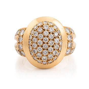450. A Cartier ring in 18K gold set with round brilliant-cut diamonds.