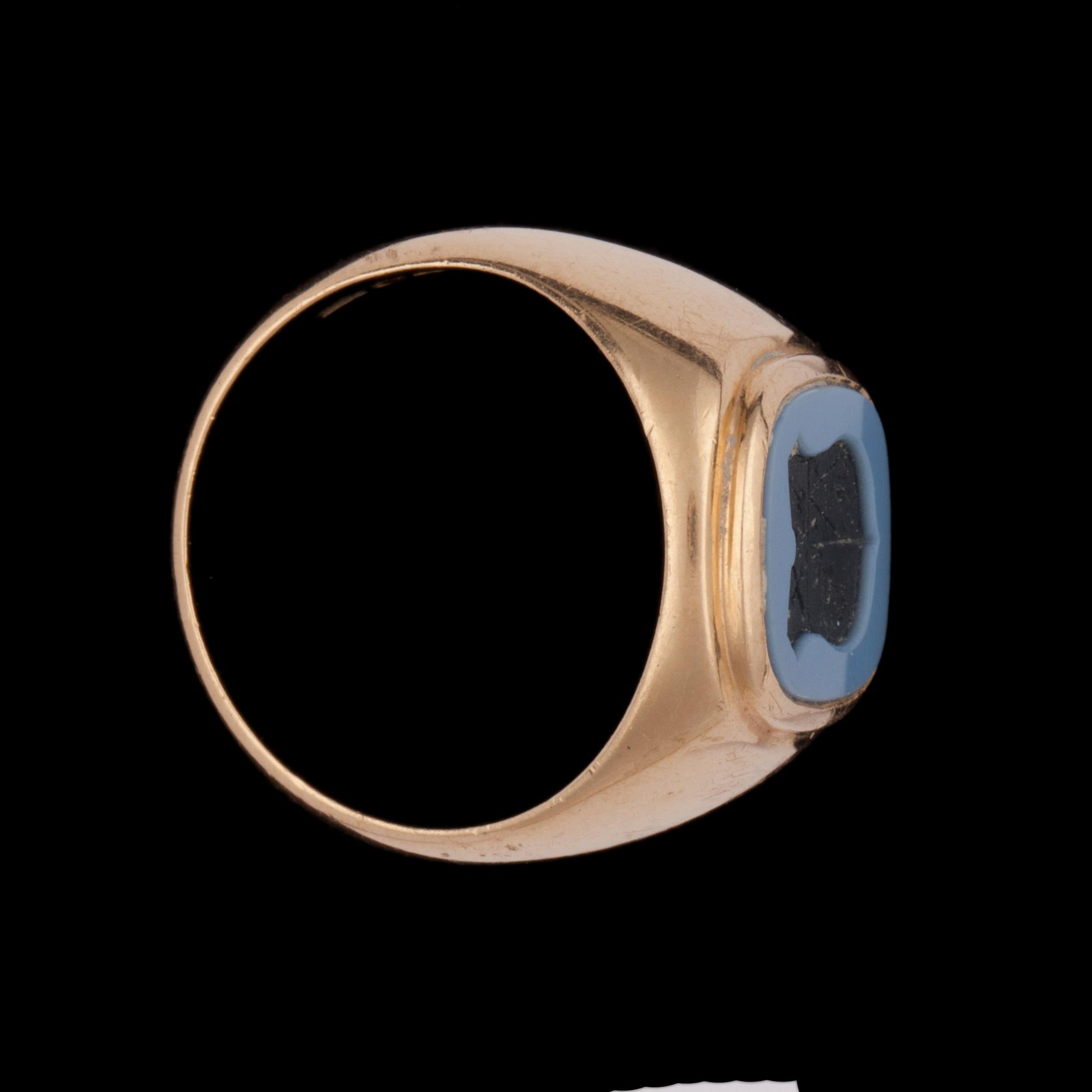 RING, 18 k guld, emalj. Tot vikt ca 21 g.