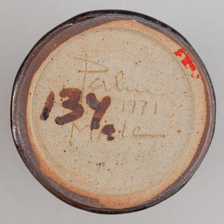 Rolf Palm, a set of two stoneware vases and three stoneware bowls.