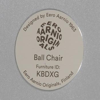 Eero Aarnio, åskbollen "Ball Chair" för Eero Aarnio Originals.