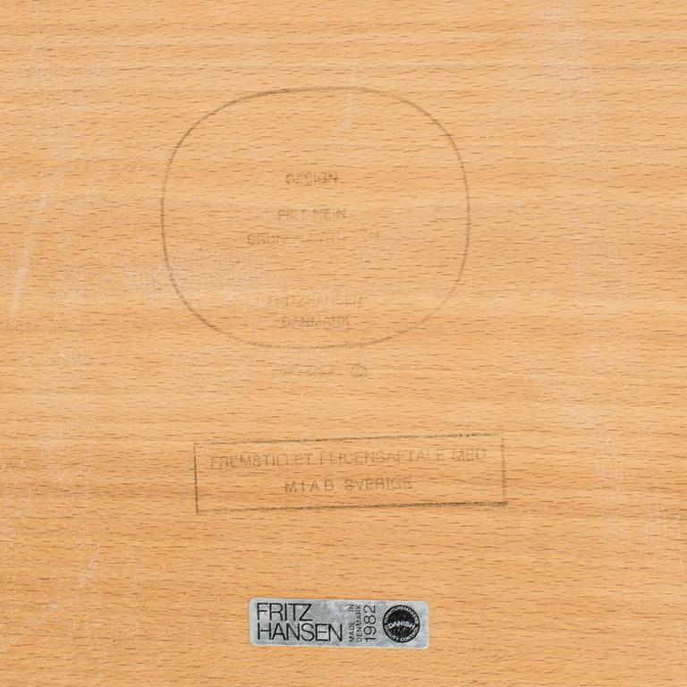 A 'SUPERCIRKEL' COFFEE TABLE DESIGNED BY BRUNO MATHSSON & PIET HEIN, Fritz Hansen, 1982.