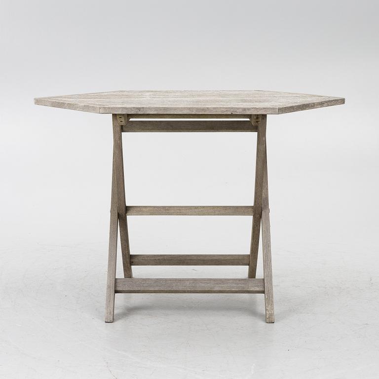 Garden furniture, 5 pieces, Viken and Kargaarden respectively, latter half of the 20th century.