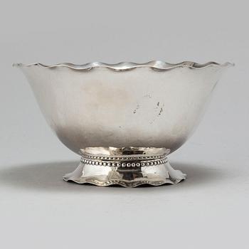 a silver bowl by CG Hallberg, memory of the Olympic games 1924 for soccer-player Konrad Hirsch.