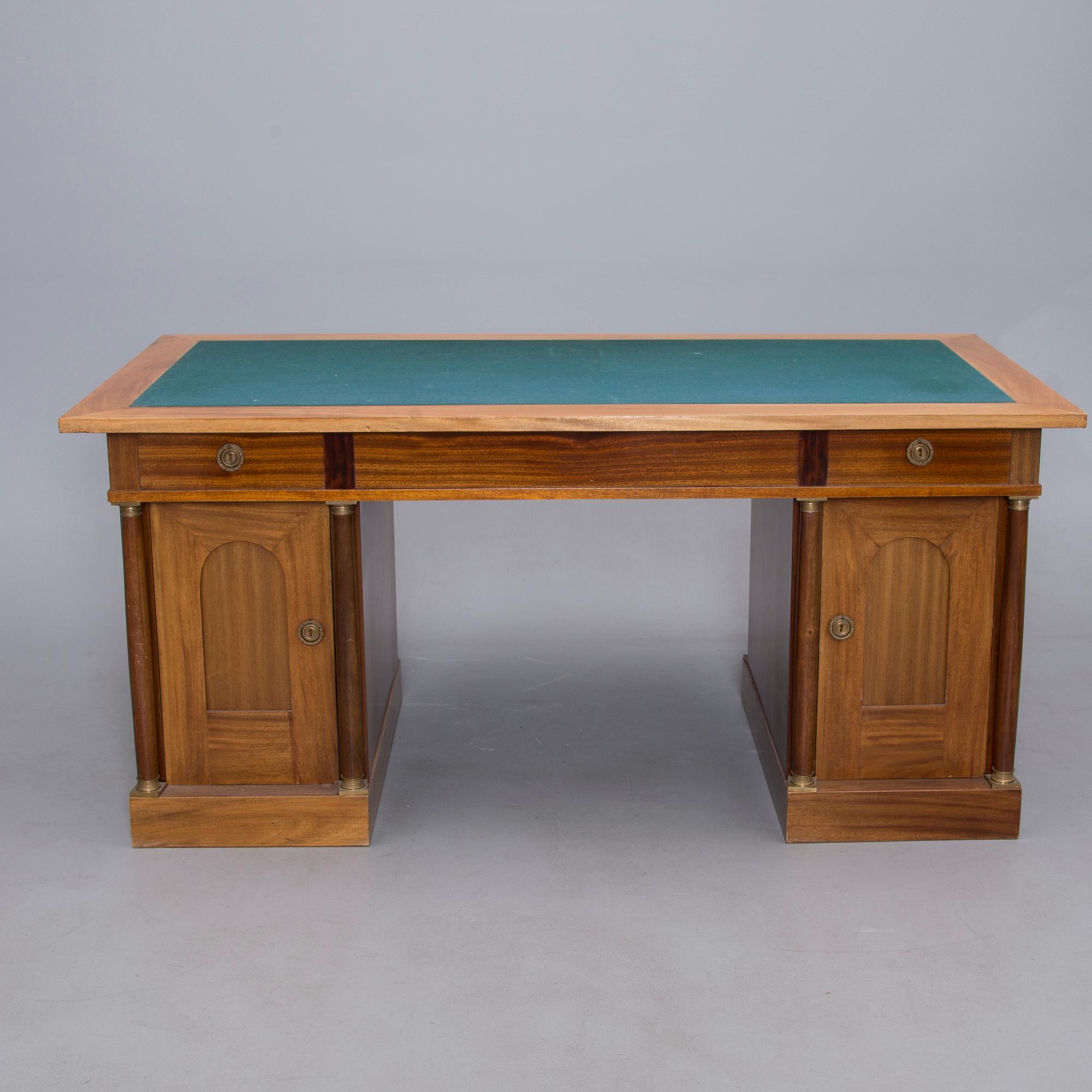 SKRIVBORD, empirestil, 1900-talets första hälft.