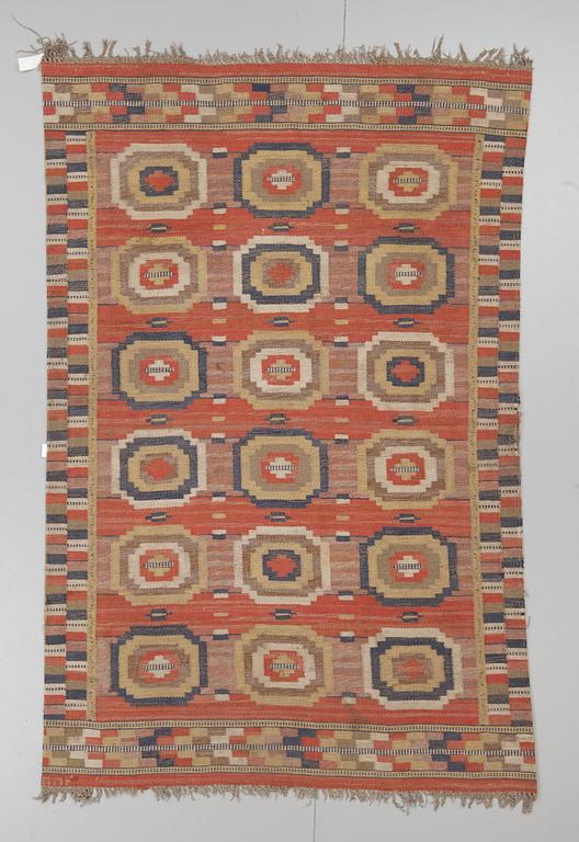 MATTA. Rölakan. "Röda Åttan". Märta Måås-Fjetterström. Sign AB MMF. 242 x 164 (176).