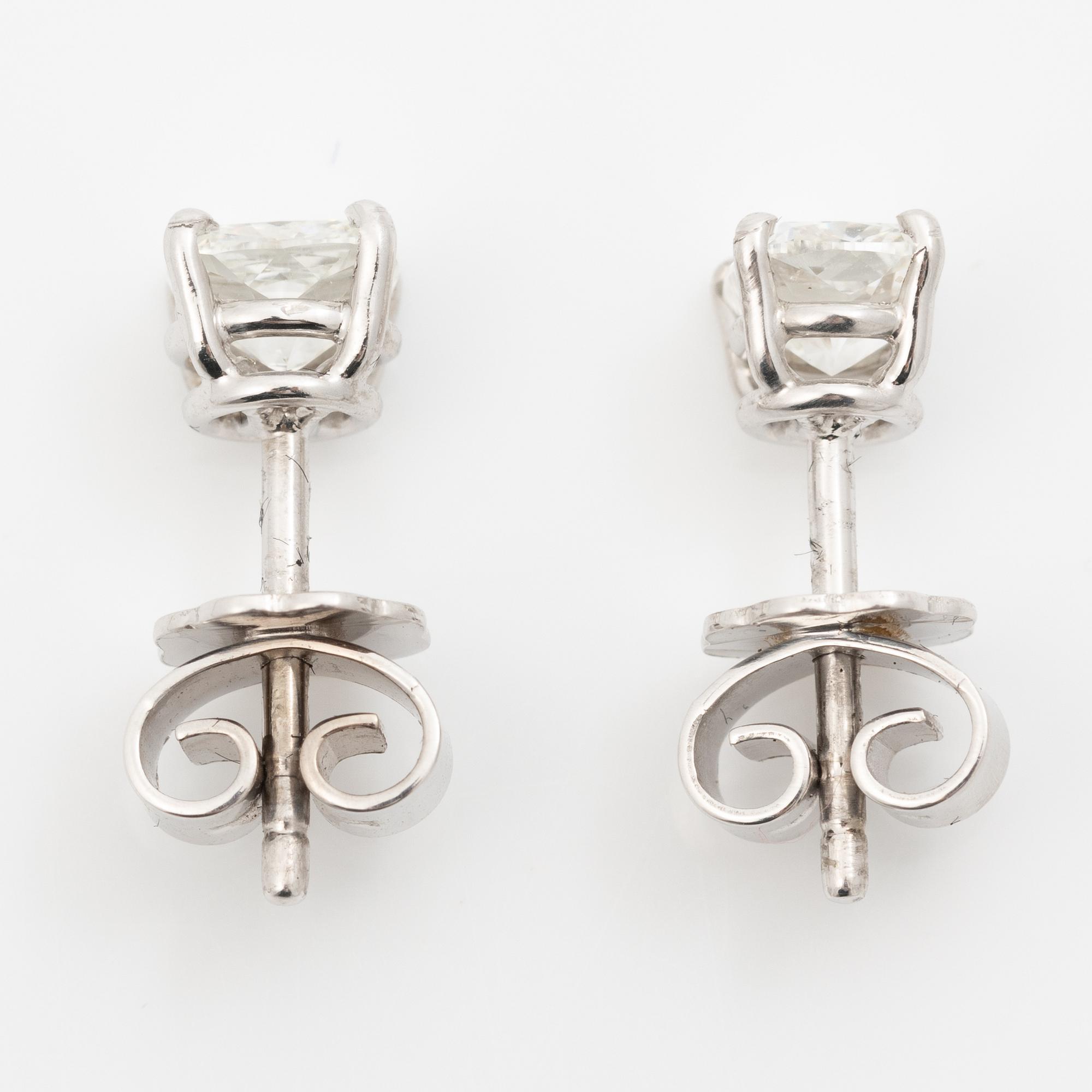 Earrings, a pair, 18K white gold with cushion-cut diamonds totalling 1.00 ct.