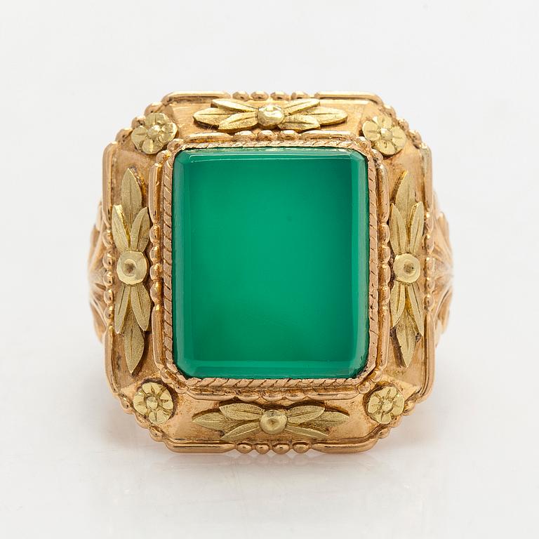 Ring, 18K guld och kalcedon, Georg Buchert Oy, Helsingfors 1948.