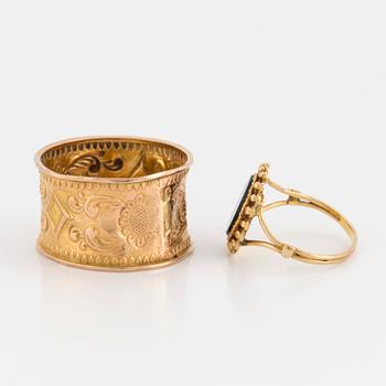 Two 18K gold rings.
