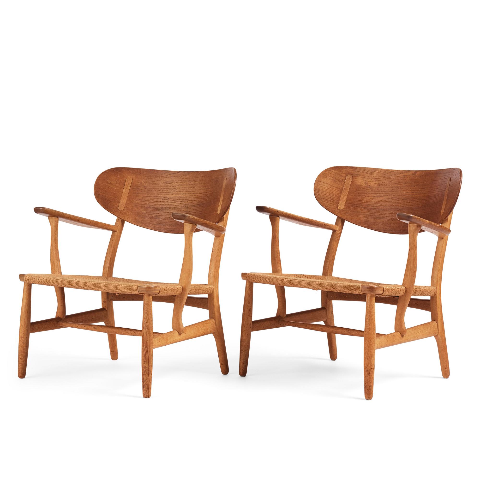 Hans J. Wegner, fåtöljer, ett par, modell "CH 22", Carl Hansen & Son, Odense, Danmark, 1900-talets mitt.