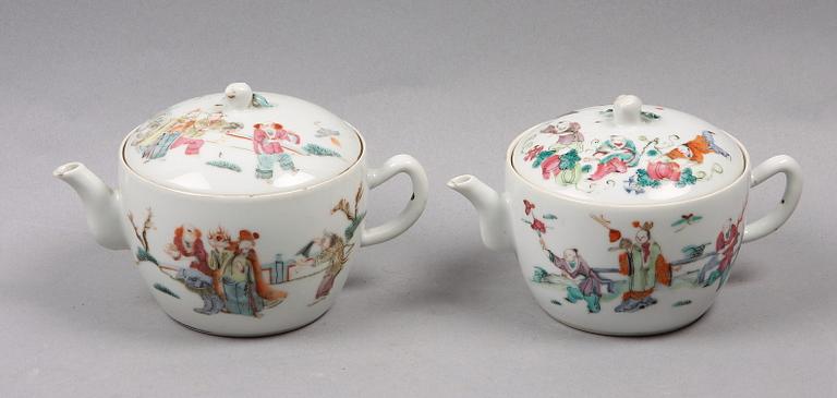 TEKANNOR, 2 st, porslin. Kina. 1900-tal.