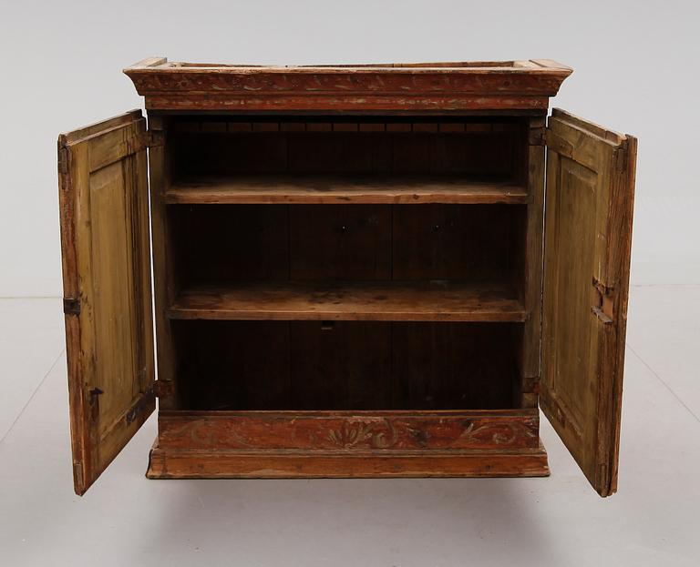 HÄNGSKÅP, allmoge, daterat 1817.