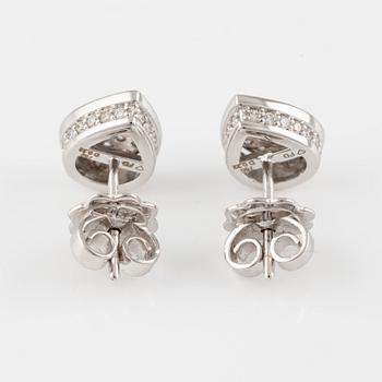 Drop-shaped earrings with brilliant-cut diamonds.