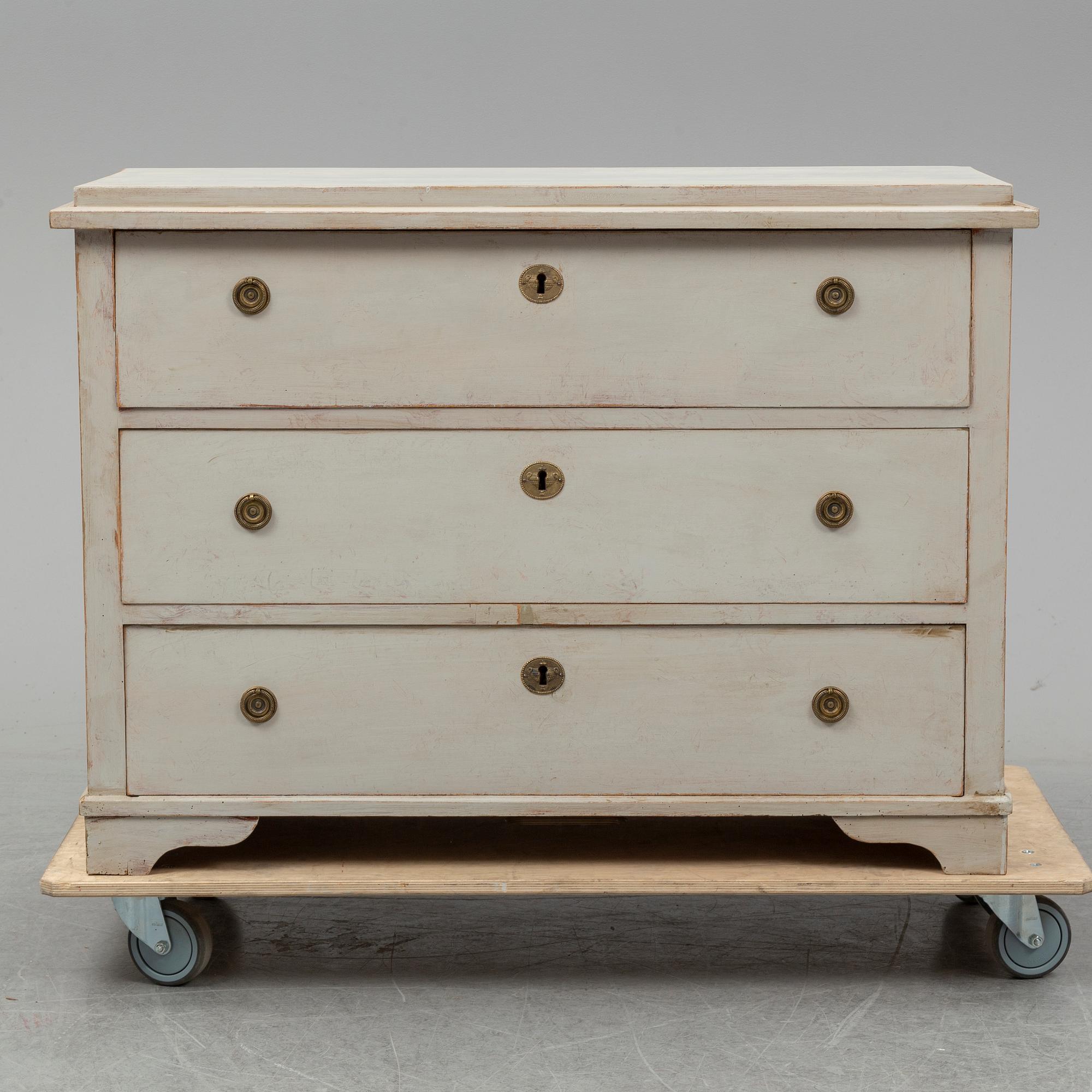 A chest of drawers from the mid 19th century.