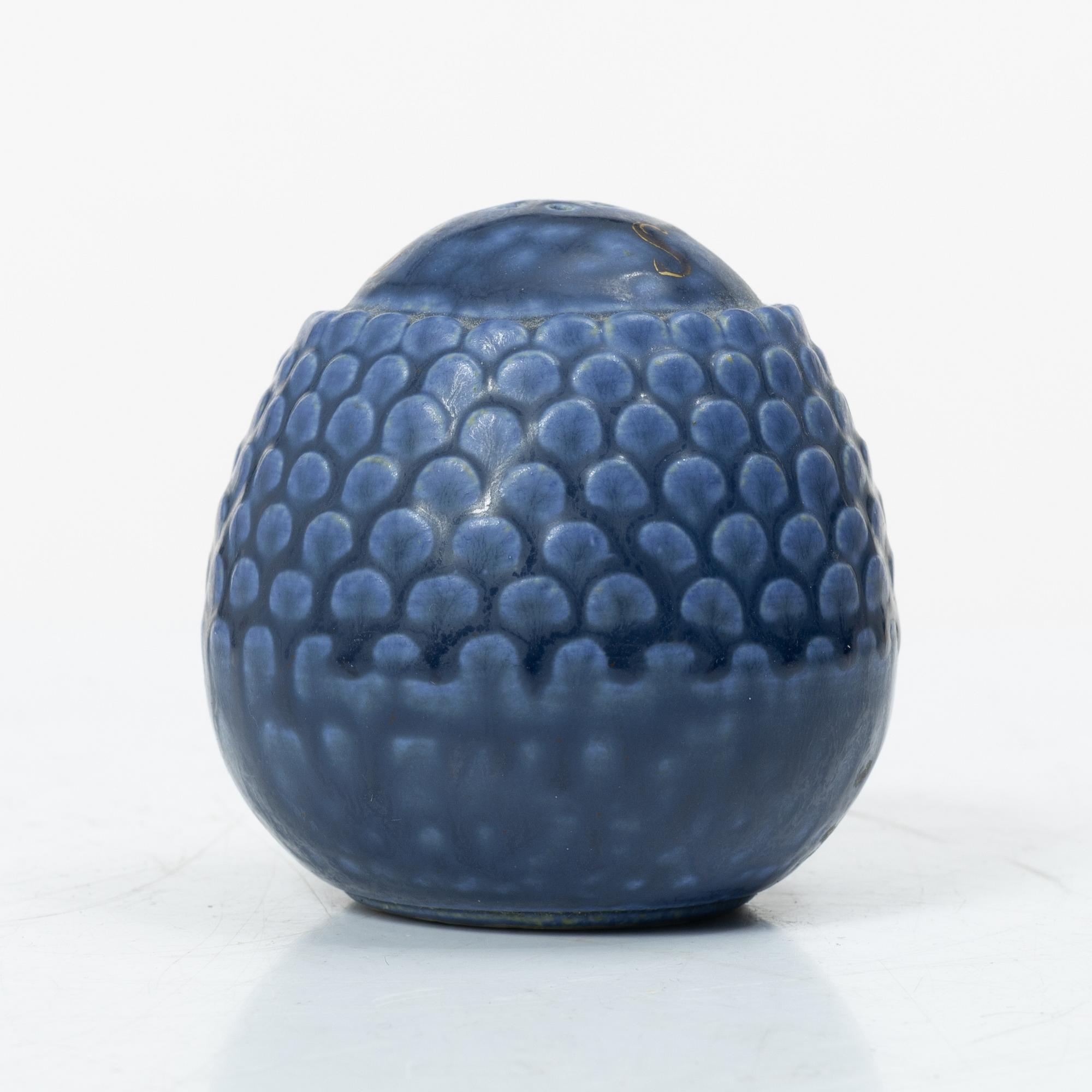 Kåge Verkstad, a set of three ceramic bowls and a small dish, Gustavsberg, Sweden, 1957-61.