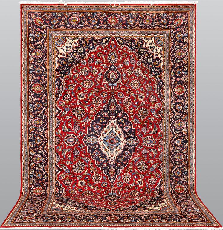 A Kashan carpet, approximately 315 x 200 cm.