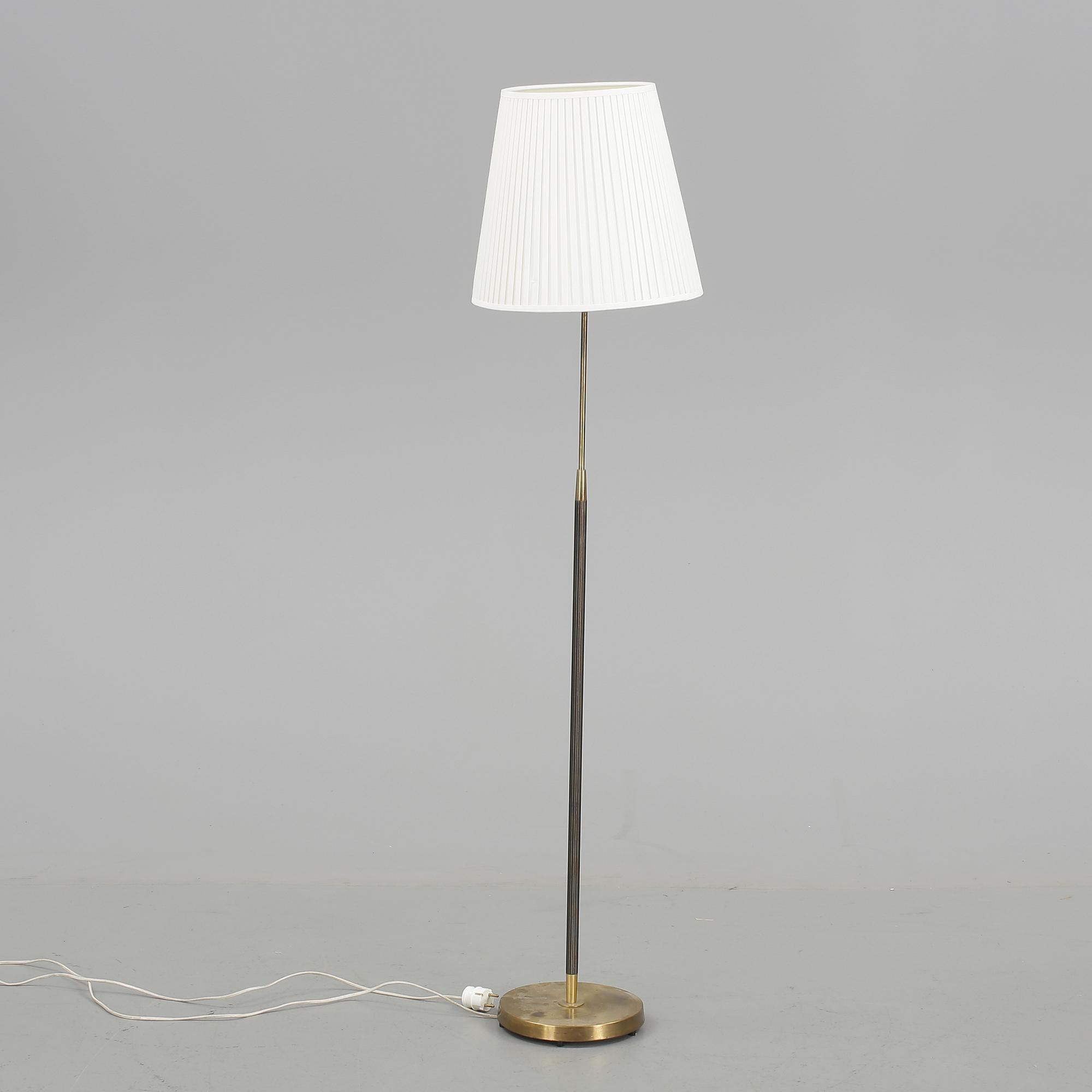 GOLVLAMPA, mässing, 1900-talets andra kvartal.