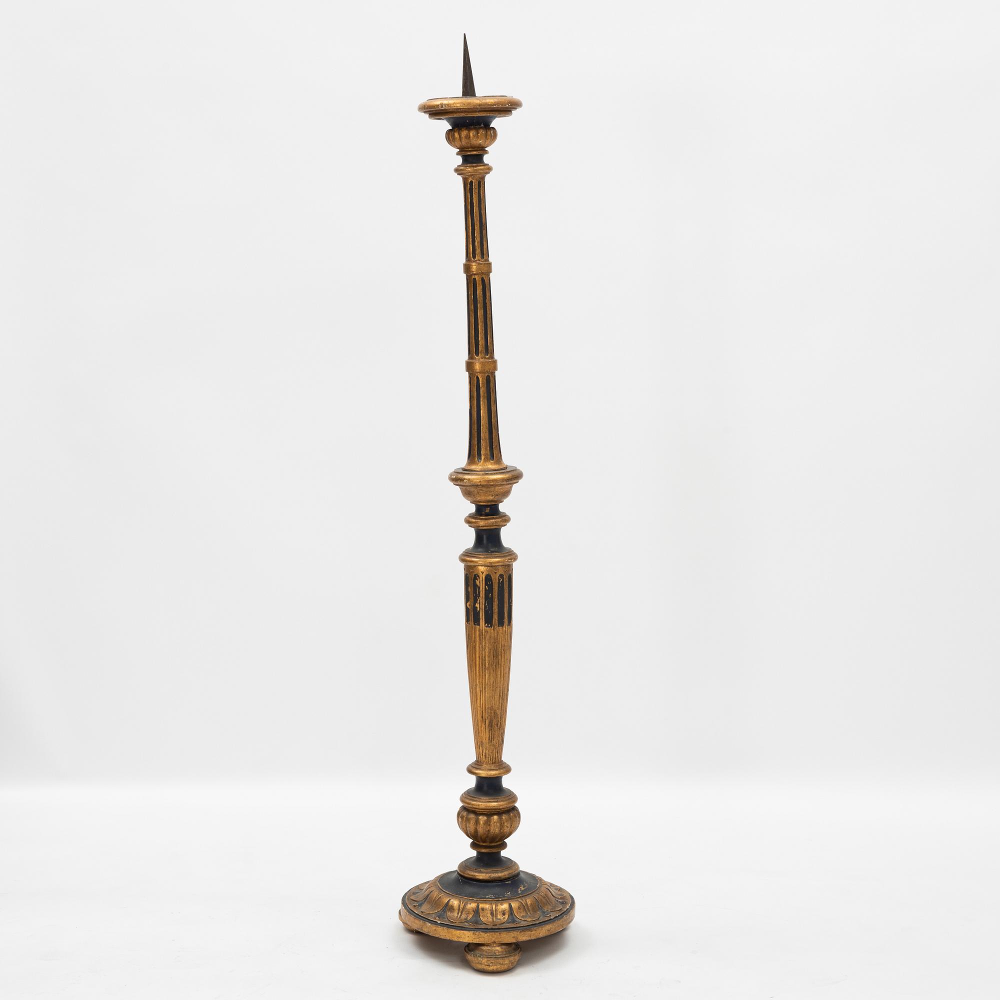 A gueridon, circa 1900.