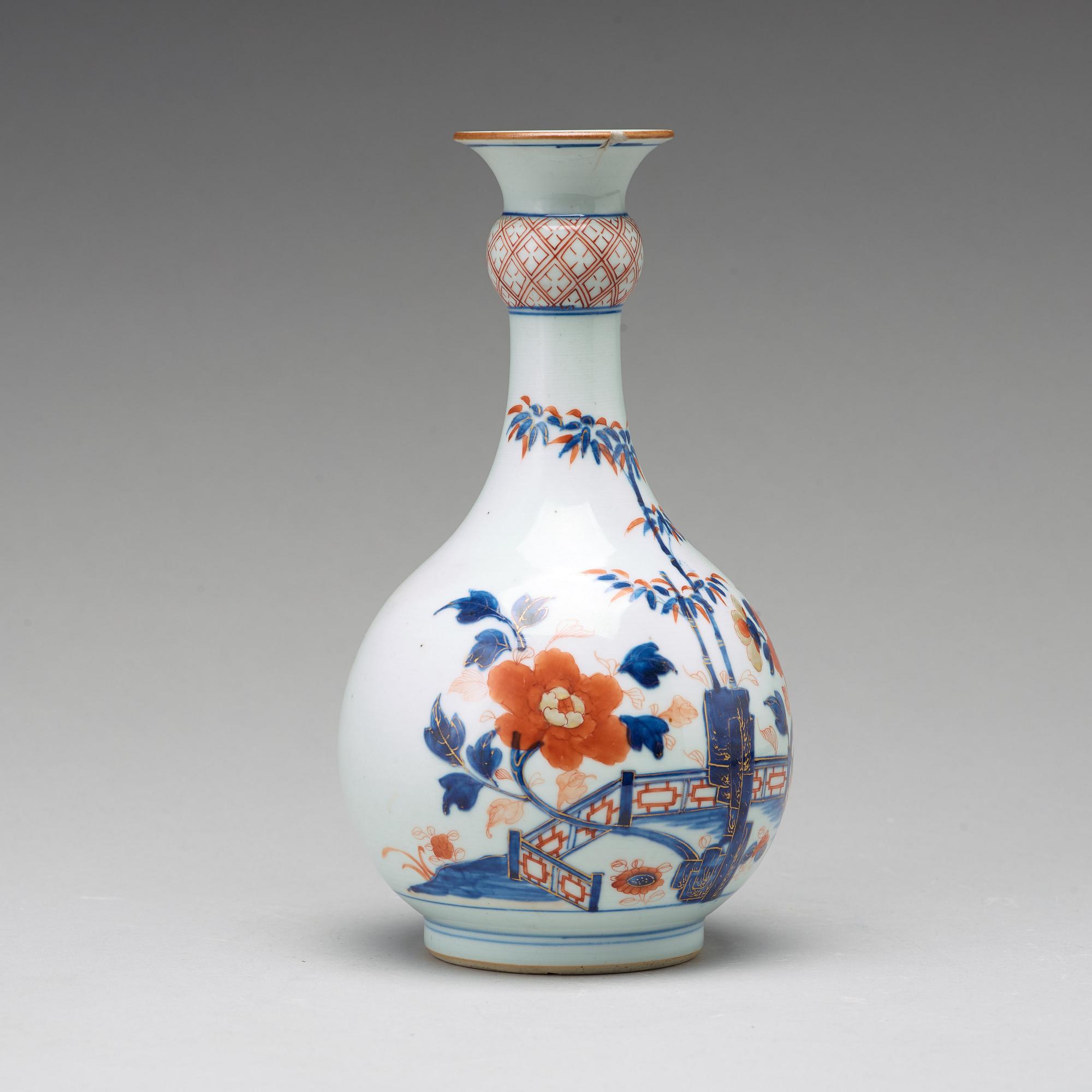 VAS, porslin. Qingdynastin, Kangxi (1662-1722).