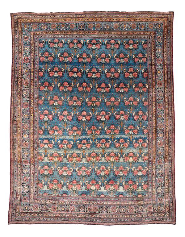 A semi-antique Tehran carpet, ca 384,5 x 288 cm.