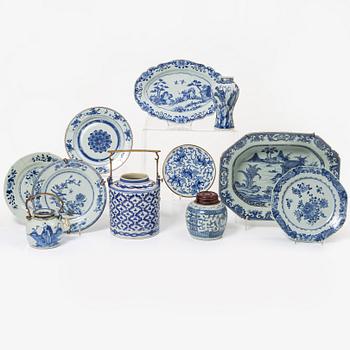 A group of eleven porcelain pieces, China, 18th-19th century.