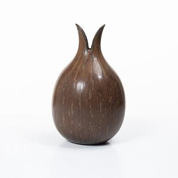 Gunnar Nylund, A stoneware vase, Rörstrand.