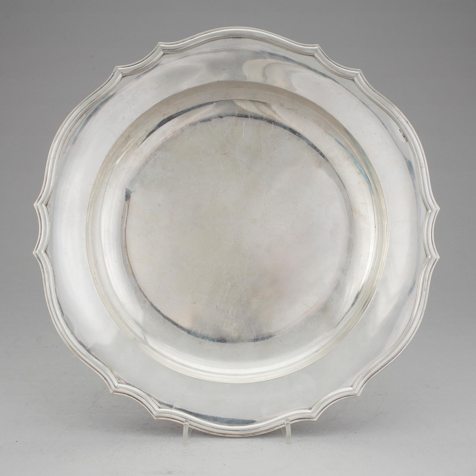 FAT, silver, bär svenska importstämplar Stockholm 1916. Vikt ca 711 gram.