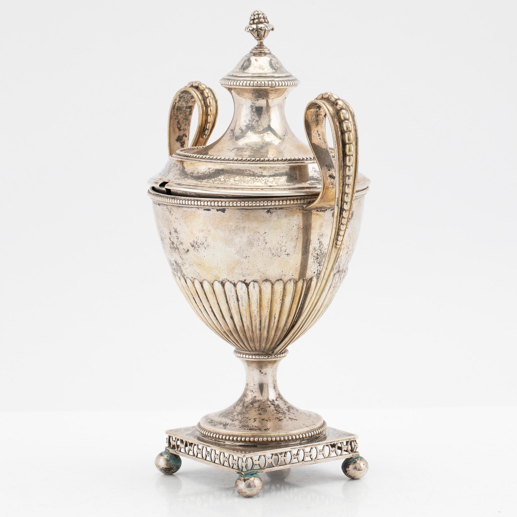 Sockerskål, silver, empirestil, GAB, Stockholm, 1897.