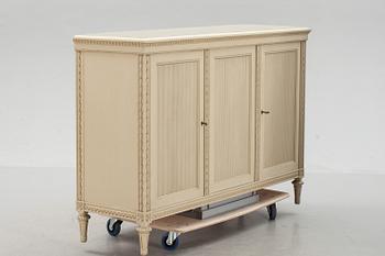 SKÄNKSKÅP, gustaviansk stil, 1900-tal.