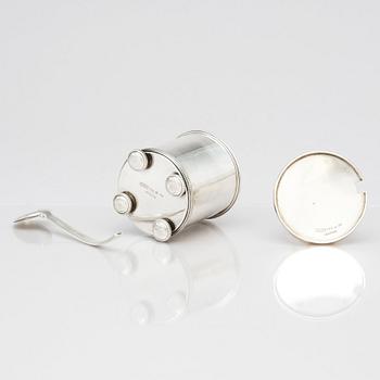 Erik Fleming, burk med lock och sked, Atelier Borgila, Stockholm 1936, sterling silver.