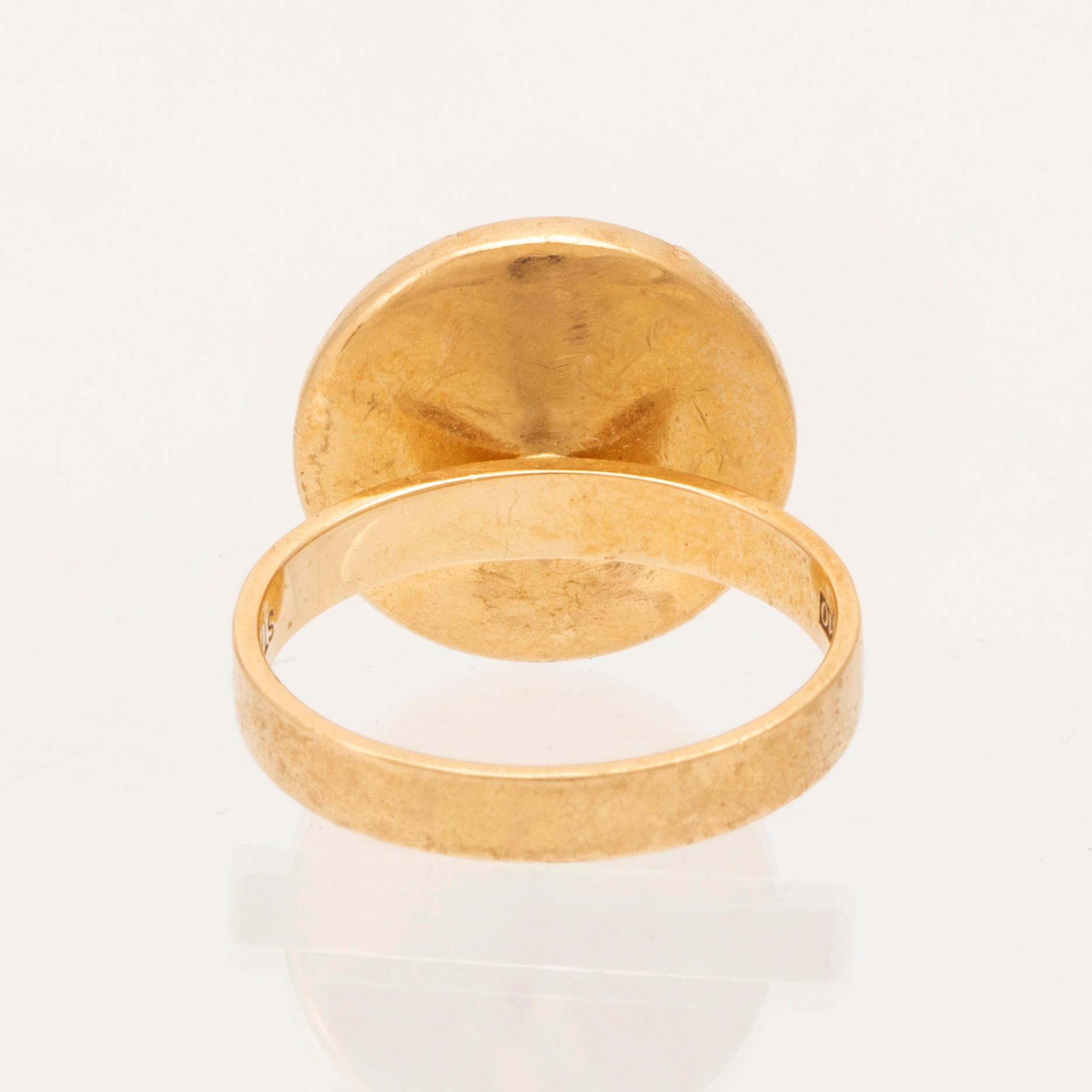 Ateljé Stigbert, ring 18K guld med cabochonslipad grön sten troligen nefrit, 1975.