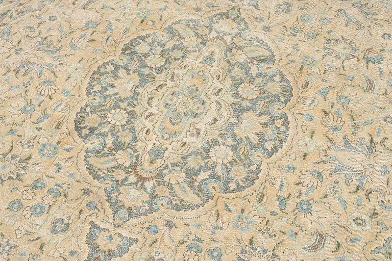 Vintage rug, approx. 380 x 288 cm.