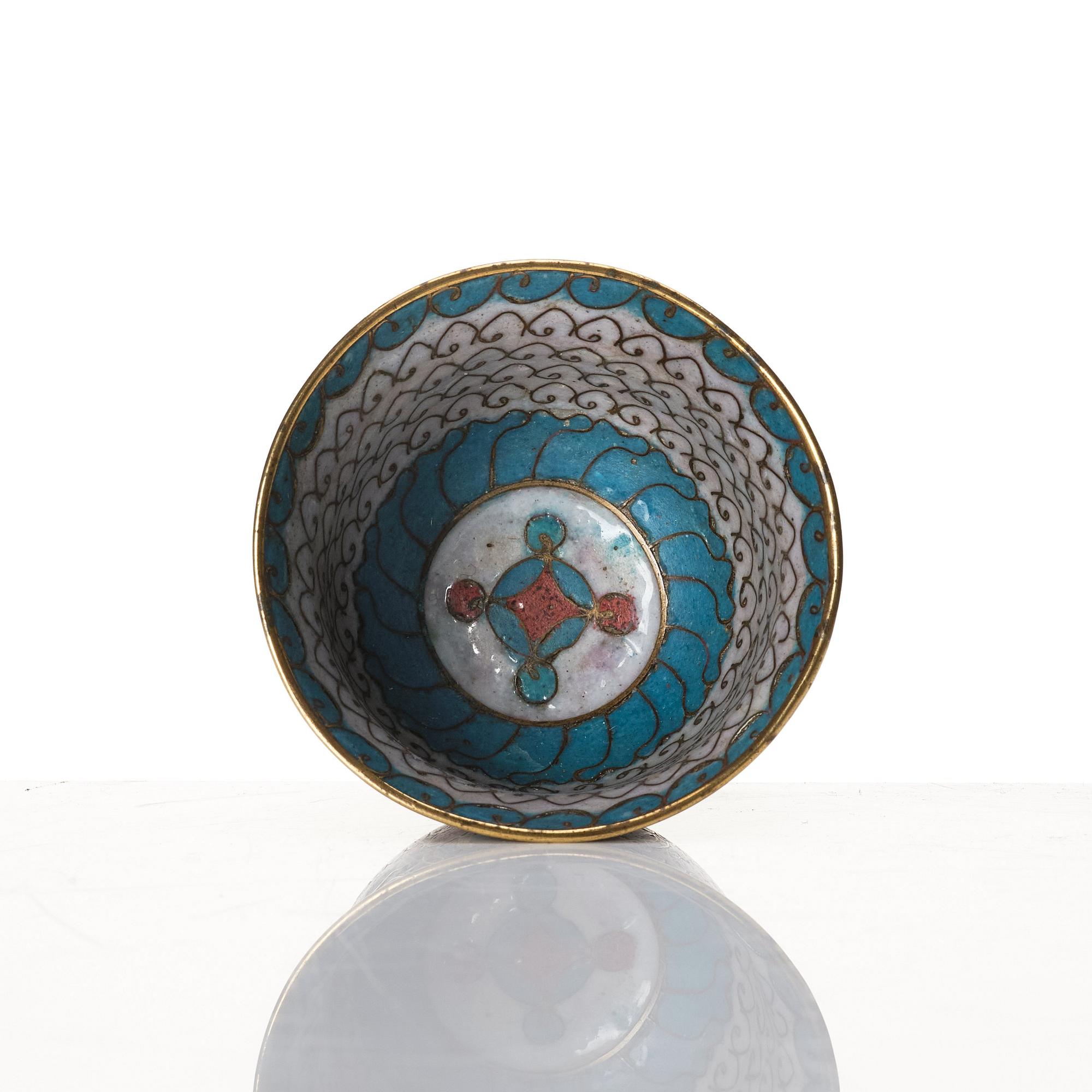 Kopp samt fat, cloisonné. Ming dynastin (1368-1644).
