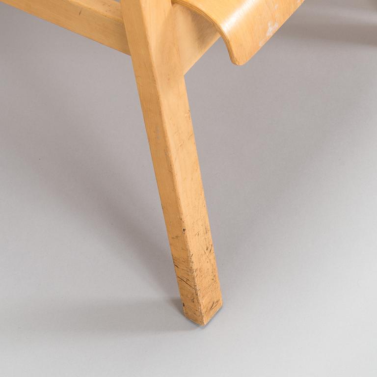 Alvar Aalto, A pair of 1970s armchairs model 403 for Artek.