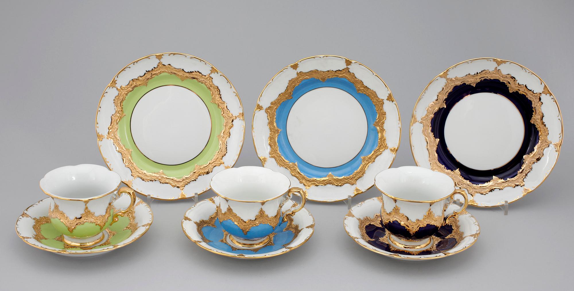 TEKOPPAR 3 st MED FAT OCH ASSIETTER, porslin, nyrokokostil, Meissen 1900-talets första hälft.