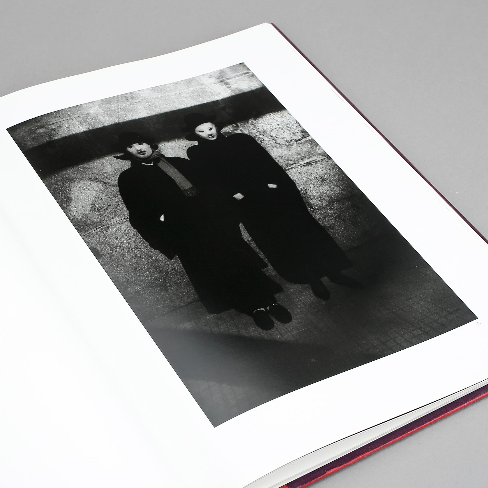 BOK, Karnevalen i Venedig, Fotografier av Ralph Nykvist och Anders Petersen.