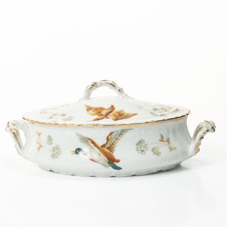 A 15 piece ‘birds’ porcelain dinner service, around 1900.