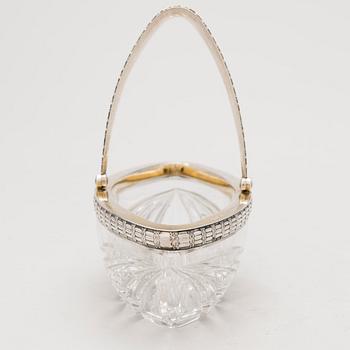 KAVIAR SKÅL, silver och slipat glas, Ryssland, Moskva 15 artellen, daterad 1914.