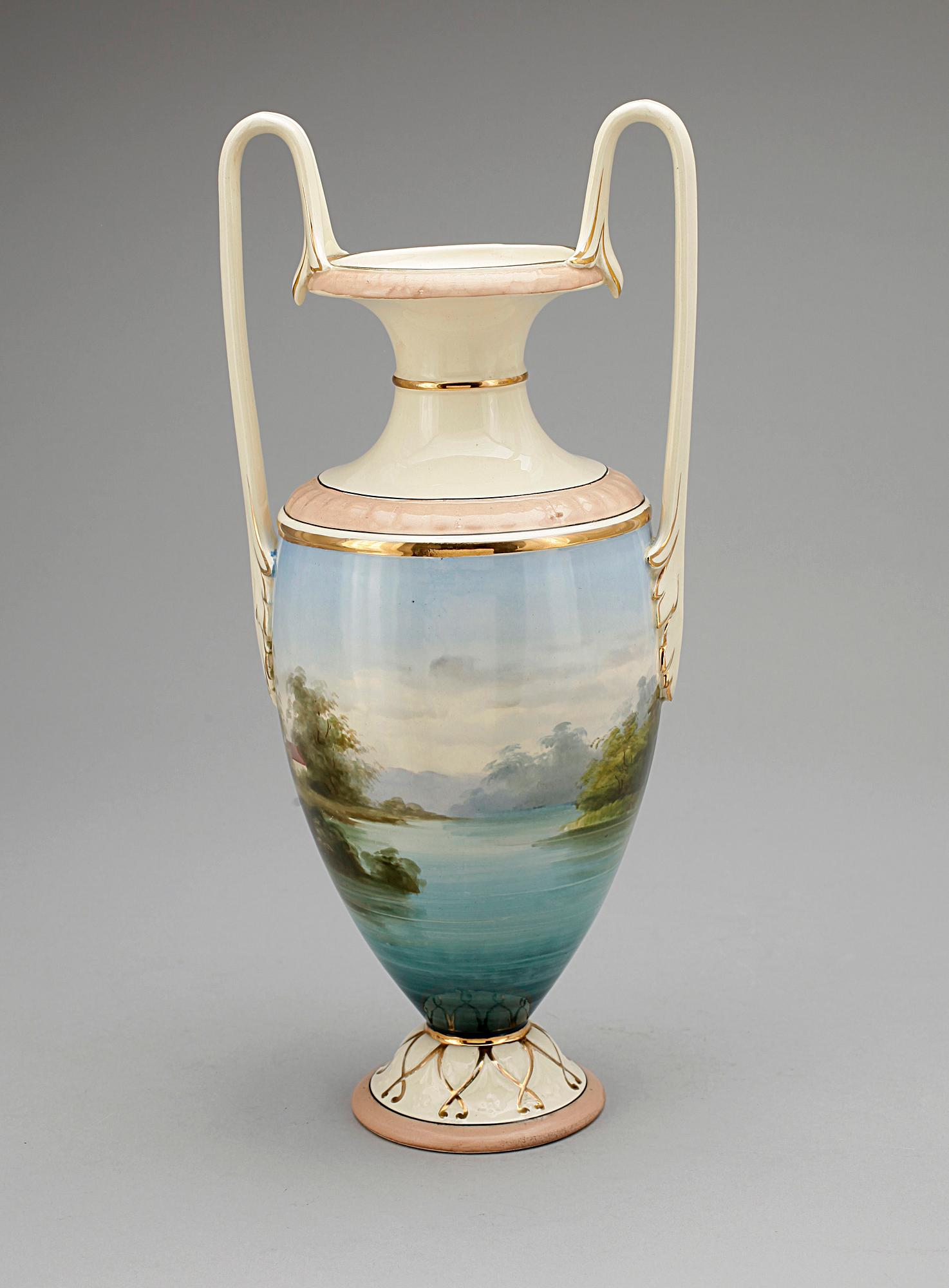 URNA, benporslin, Rörstrand, tidigt 1900-tal.