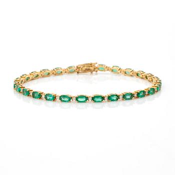 Bracelet 18K gold with emeralds and brilliant-cut diamonds.