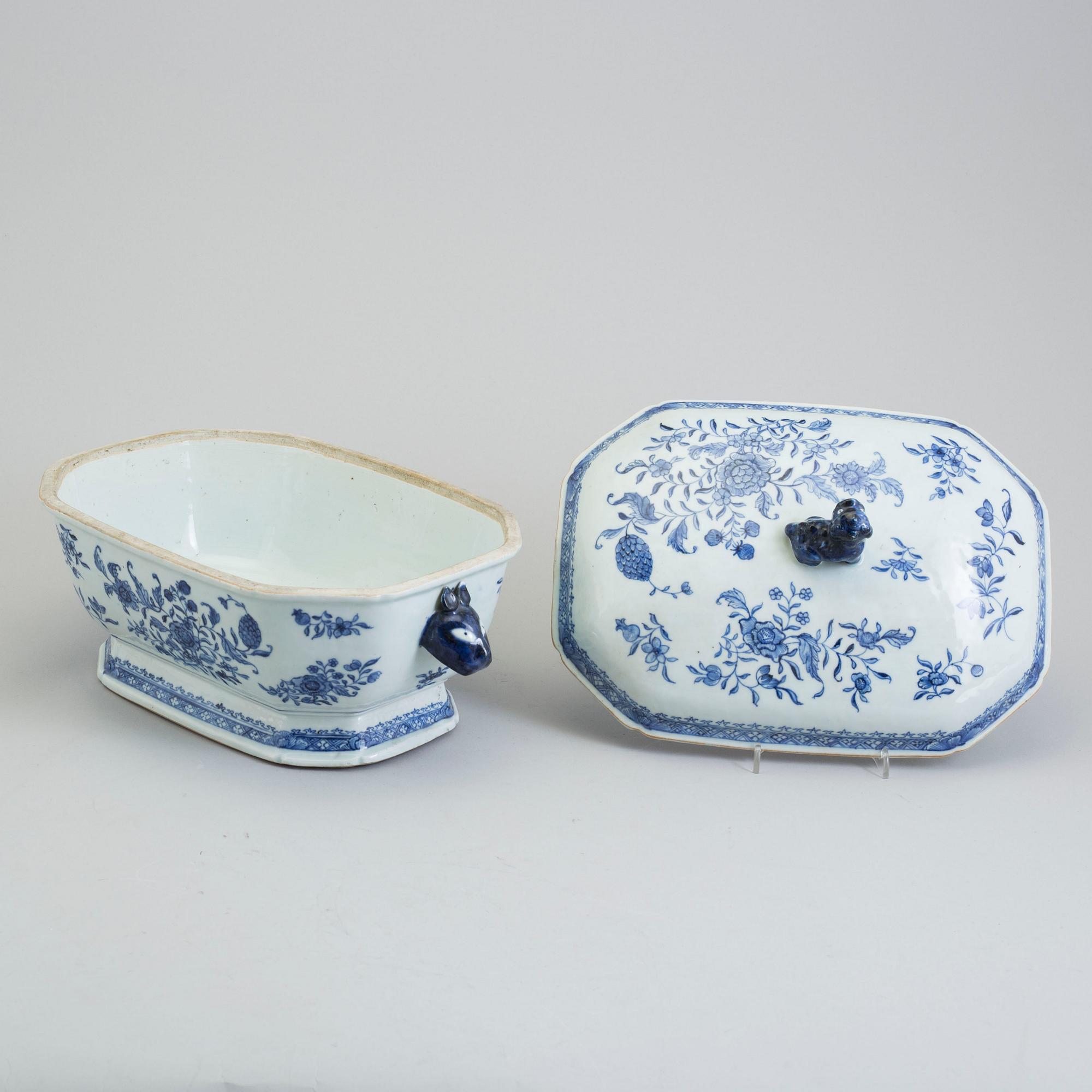 A blue and white tureen with cover, Qingdynasty, Qianlong (1736-95).