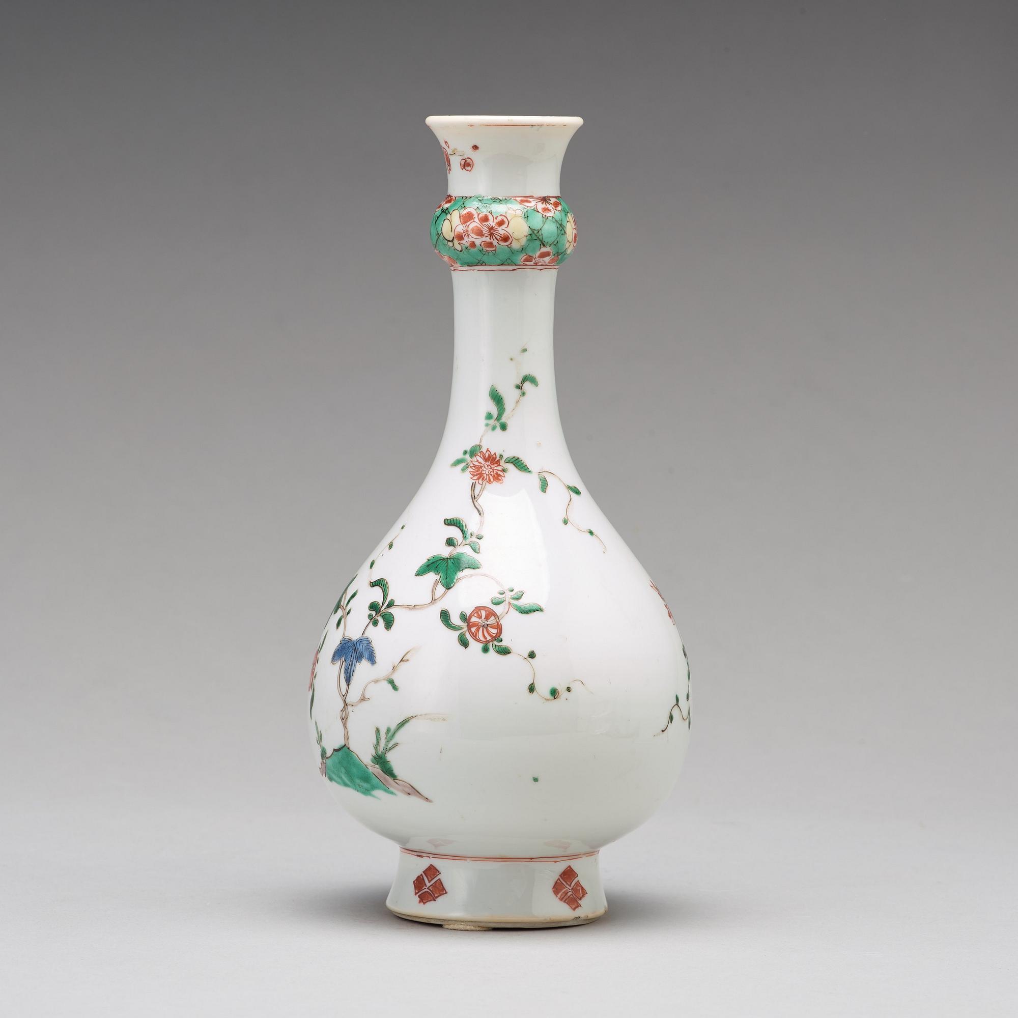 VAS, porslin. Qing dynastin, Kangxi (1662-1722).