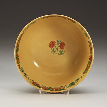 A famille verte bowl on yellow ground, Qing dynasty, Kangxi (1662-1722).