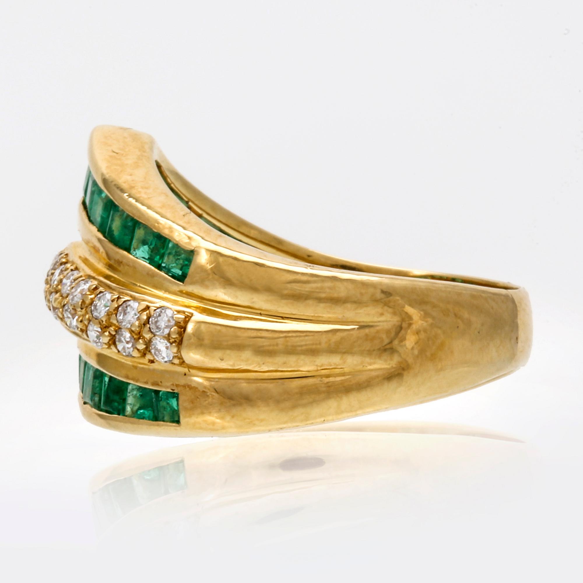 Ring 18k gold emeralds and brilliant-cut diamonds approx 0,30 ct in total.