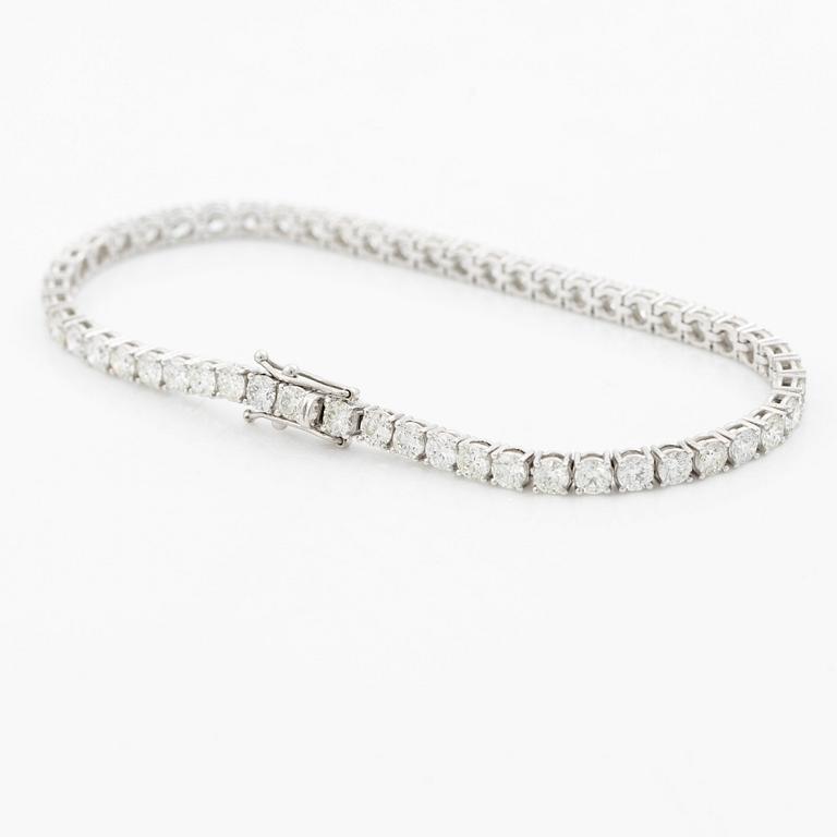 Tennis bracelet 18K white gold with round brilliant-cut diamonds, a total of 6.42 ct.