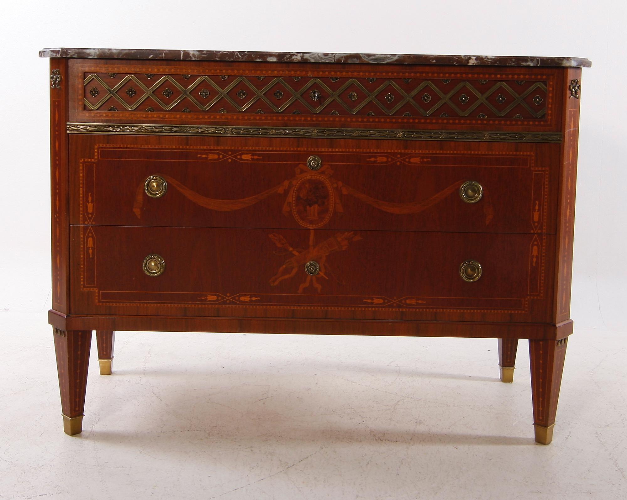 BYRÅ. Gustaviansk stil.