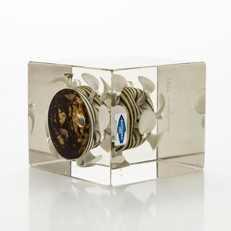 Oiva Toikka, årskub, signerad Oiva Toikka, Nuutajärvi 1981, numrerad 229/1000.