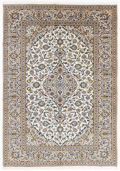 A Kashan carpet, 346 x 245 cm.