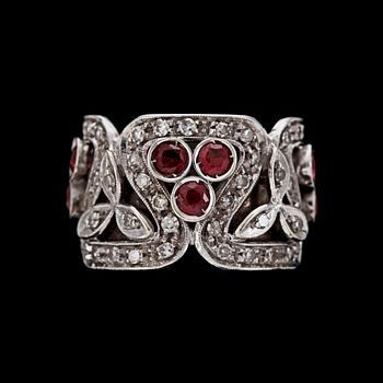 1052. A diamond and ruby ring, tot. app. 1.50 cts.